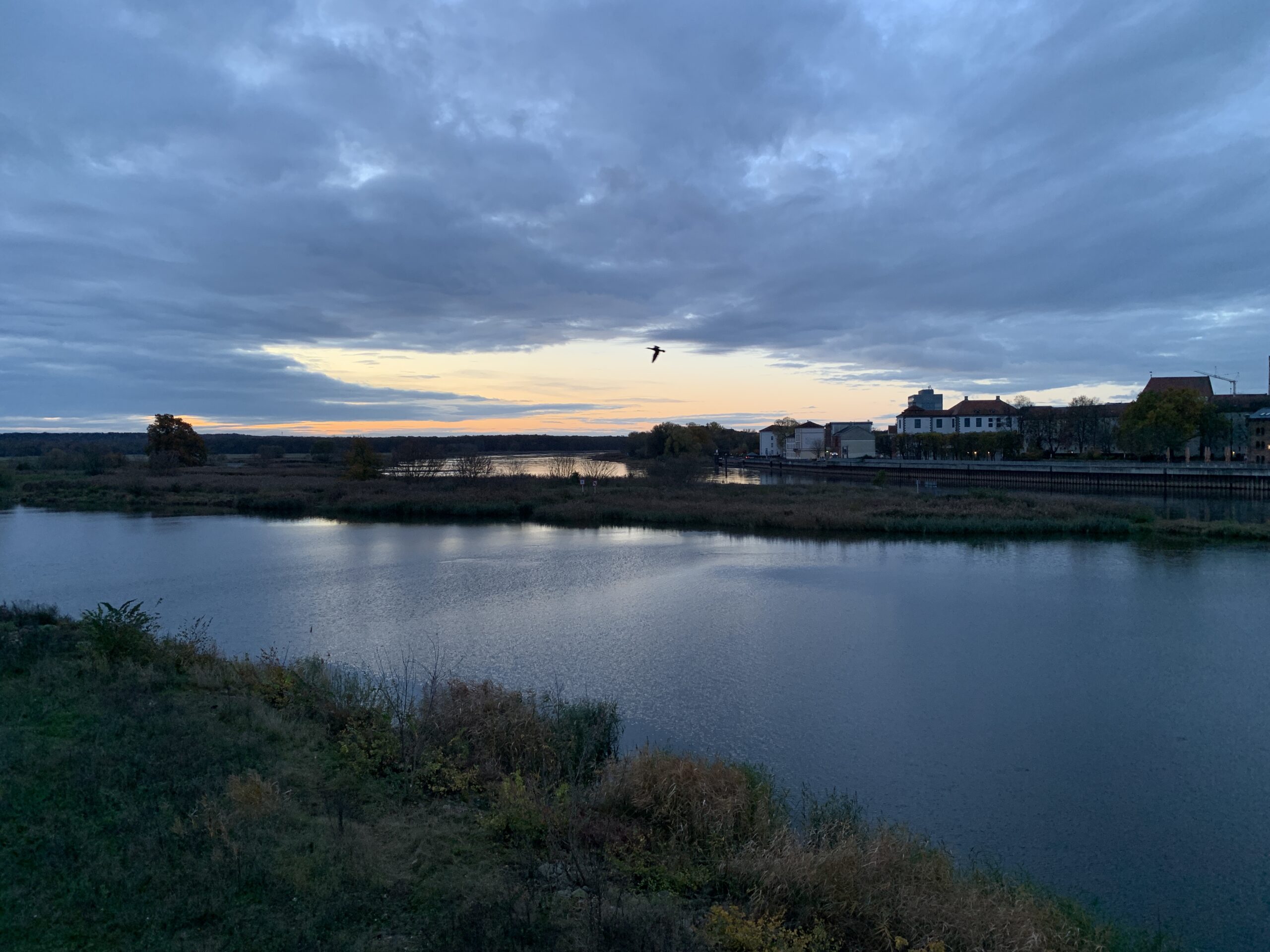 Intersectional Reflections on Mobile Ethnography: Towards Situated Knowledge Production